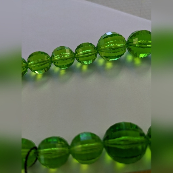 NOS NWT FIFTH AVE. GORGEOUS GREEN FACETED NECKLACE - Picture 4 of 12